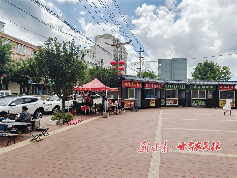 干净整洁的早餐小吃摊位.jpg